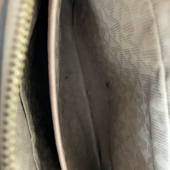 Pebbled chain crossbody bag - Picture 9 of 10